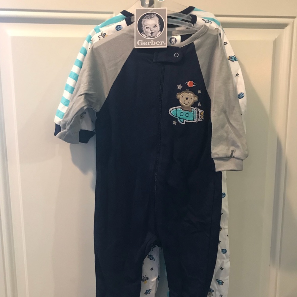Gerber set of 3 footed PJs - NEW